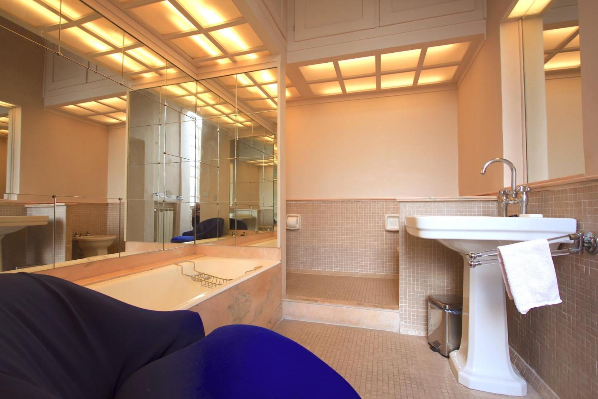 Navona Large 1br House