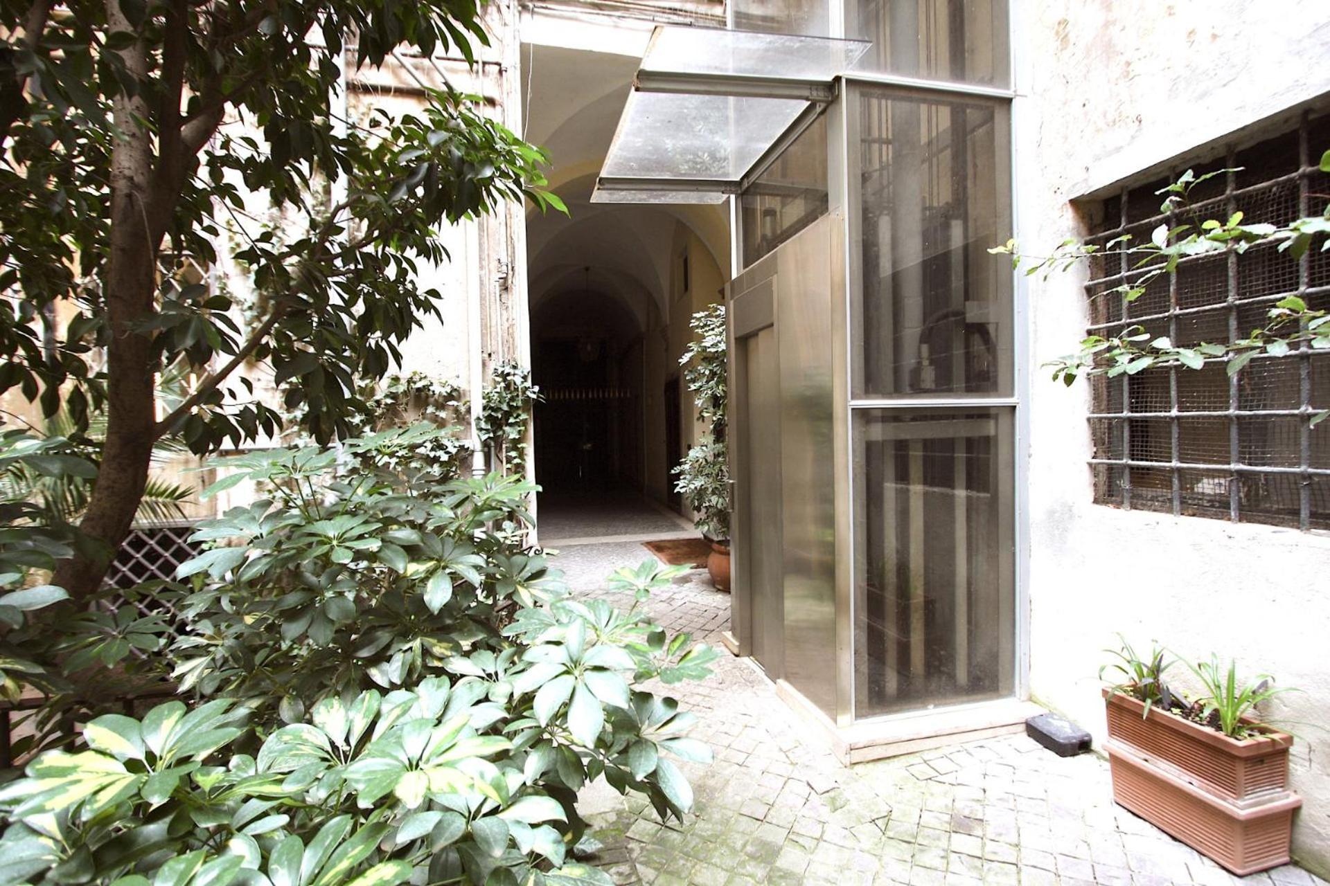 Navona Large 1br House Apartment Rom